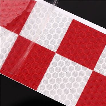 Reflektirajuća naljepnica s kariranom trakom